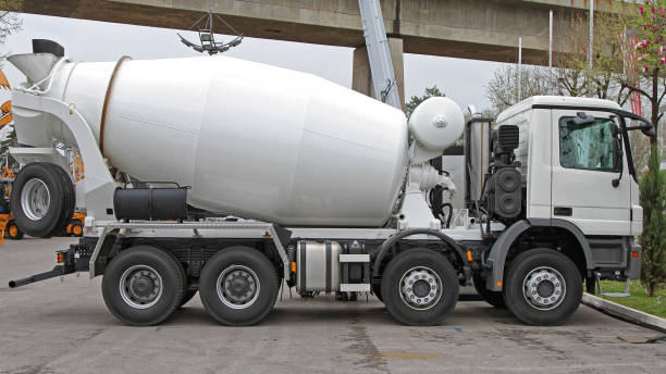 Logística de concreto premezclado con camión mixer en obra